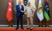 Turkish Foreign Minister Hakan Fidan (left) with the eastern Libyan military leader Khalifa Haftar in Benghazi on 12 August. (© picture alliance / Anadolu / Turkish Foreign Ministry / Handout)