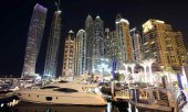 Skyscrapers in Dubai's Marina Bay district. (© picture-alliance/dpa)