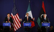 Le chef du gouvernement libyen Fayez el-Sarraj, le secrétaire d'Etat américain John Kerry et le ministre des Affaires étrangères italien Paolo Gentiloni, à Vienne. (© picture-alliance/dpa)