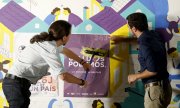 Die Parteichefs von Podemos und Izquierda Unida, Pablo Iglesias und Alberto Garzon, eröffnen den Wahlkampf. (© picture-alliance/dpa)