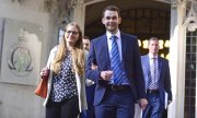 Владельцы пекарни Даниель и Эми Макартур перед зданием Верховного Суда в Лондоне. (© picture-alliance/dpa)