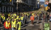 The taxi drivers on strike in Barcelona also wear yellow vests. (© picture-alliance/dpa)