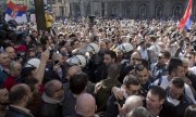 Des manifestants devant le palais présidentiel à Belgrade. (© picture-alliance/dpa)