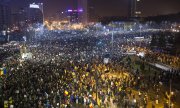 Mass protest against corruption in Bucharest in January 2017. (© picture-alliance/dpa)