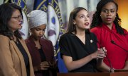 Rashida Tlaib, Ilhan Omar, Alexandria Ocasio-Cortez ve Ayanna Pressley (soldan sağa) pazartesi günü Trump'ın tweetlerine tepki gösterdi. (© picture-alliance/dpa)