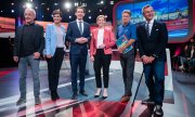 Die Spitzenkandidaten von Liste Jetzt, SPÖ, ÖVP, NEOS, Die Grünen und FPÖ (von links) vor Beginn der TV-Debatte am 26. September 2019. (© picture-alliance/dpa)