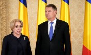 Rumäniens Präsident Klaus Johannis und seine prominenteste Gegenkandidatin, Vio­rica Dăncilă (© picture-alliance/dpa)