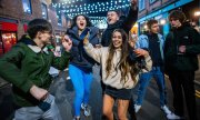 Manchester'da gençler (12 Nisan 2021). (© picture-allianc/dpa)