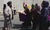 Taliban, kadınların hakları konusunda yaptıkları bir gösteriye müdahale etti (4 Eylül 2021). (© picture alliance/AA/Bilal Güler)
