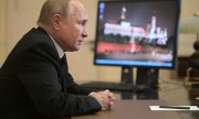 Putin'in partisi bu sonucu, doğrudan seçilen vekillerin yüzde 90'ını çıkararak elde etti. (© picture-alliance/ASSOCIATED PRESS /Alexei Druzhinin)