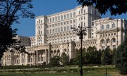 Der Sitz der Abgeordnetenkammer in Bukarest. (© picture alliance/DUMONT Bildarchiv/Joerg Modrow)