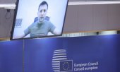 Selenskyj per Video zugeschaltet auf einer Konferenz mit europäischen Regierungschefs in Brüssel am 24.2.2022. (© picture alliance / abaca  ABACA)