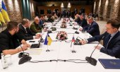 Die Verhandlungsrunde wurde nach dem Verhandlungstag am Dienstag für abgeschlossen erklärt. (© picture alliance/dpa/TASS/Sergei Karpukhin)