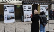 People look at stands with information and photos by journalists during the exhibition "Call the War a War: Russian Crimes Against Media in Ukraine After February 24 2022". 31 March 2022, Lviv, Ukraine. (© picture alliance/ZUMAPRESS.com/Mykola Tys)