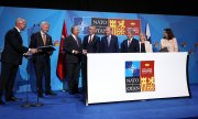 Engeller aşıldı: İsveç Başbakanı Andersson (sağdan ikinci), Finlandiya Cumhurbaşkanı Niinistö, Türkiye Cumhurbaşkanı Erdoğan ve NATO Genel Sekreteri Stoltenberg, 28 Haziran 2022'de Madrid'de. (© picture alliance/AA/Dursun Aydemir)