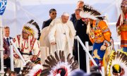 Papst Franziskus im kanadischen Maskwa Park am 25. Juli 2022. (© picture alliance/ZUMAPRESS.com/Ron Palmer)