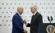 CIA-Chef Burns (rechts) und US-Präsident Biden, hier am 8. Juli 2022. (© picture alliance/ASSOCIATED PRESS/Susan Walsh)