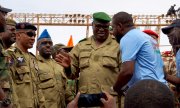 The new Nigerien strongman Abdourahmane Tchiani at a rally on the weekend. (© picture-alliance/AA/Balima Boureima)