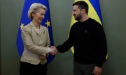 EU Commission President Ursula von der Leyen and Ukrainian President Voldymyr Zelensky on 4 November. Ukraine submitted its application for EU membership on 28 February 2022, shortly after the start of the Russian invasion. (© picture alliance / abaca / ABACA)