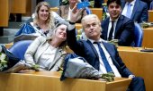 Geert Wilders et son groupe au Parlement, le 6 décembre. (© picture alliance / EPA / ROBIN VAN LONKHUIJSEN)