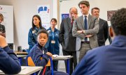 Gabriel Attal en visite dans une école à Nice, le 22 avril. (© picture alliance/abaca/Coust Laurent/ABACA)