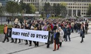 Братислава, 27 марта 2024 года: протесты против реструктуризации телерадиокомпании RTVS. (© picture-alliance/Associated Press/Павол Захар)