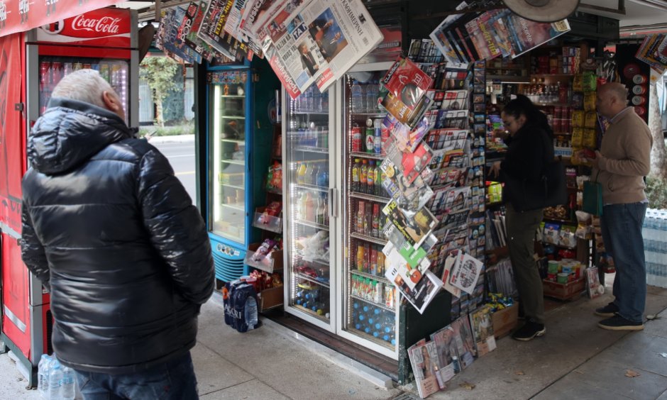 Zeitungsstand in Athen. (© picture alliance / Anadolu / Ayhan Mehmet)