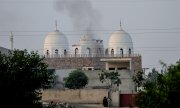 Mutmaßlich von indischen Geschossen getroffene Moschee im pakistanischen Bahawalpur. (© picture-alliance/ASSOCIATED PRESS / Asim Tanveer)