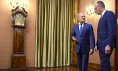 7 мая премьер-министр Польши Туск (слева) принимал в Варшаве федерального канцлера Мерца, который один из первых своих визитов в новом статусе нанёс именно в Польшу. (© picture-alliance/dpa/epa pool/Ханнибал Ханшке)
