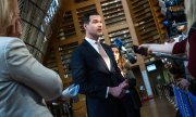 Im Zentrum der Kritik steht Schwedens Migrationsminister Johan Forssell. (© picture alliance / Hans Lucas / Martin Bertrand) Im Zentrum der Kritik steht Schwedens Migrationsminister Johan Forssell. (© picture alliance / Hans Lucas / Martin Bertrand)