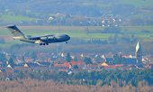 Das Pentagon beziffert die Zahl der in Europa stationierten Soldaten derzeit auf 86.000 – davon rund 39.000 in Deutschland. (© picture alliance / Daniel Kubirski)