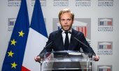 Der rechte Abgeordnete Charles Alloncle fordert Einschnitte beim öffentlichen Rundfunk in Frankreich
(© picture-alliance/MAXPPP/Julien Mattia/Le Pictorium)