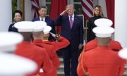 Empfangszeremoniell für das chinesische Präsidenten-Ehepaar im Weißen Haus. (© picture alliance / CNP / AdMedia)