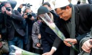 French imams gathered to mourn on Wednesday in front of the editorial offices. (© picture-alliance/dpa)