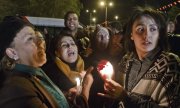 Thousands of mourners gathered in Tunis on Wednesday night. (© picture-alliance/dpa)