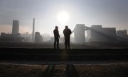 Des travailleurs roumains devant une mine de charbon. (© picture-alliance/dpa)