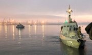 Фотография, опубликованная российской стороной: два из трёх украинских судов, задержанных российским ВМФ. (© picture-alliance/dpa)