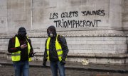 Paris'teki Zafer Takı üzerindeki bir duvar yazısı: Sarı Yelekler kazanacak. (© picture-alliance/dpa)