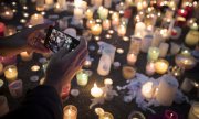 Devant la mosquée Al-Nour de Christchurch, une mer de bougies en hommage aux victimes. (© picture-alliance/dpa)