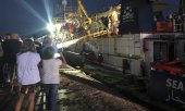 Спасательное судно Sea Watch 3 ранним утром 29-го июня в гавани Лампедузы. (© picture-alliance/dpa)