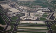 Schiphol Havaalanı'nın havadan görünümü. (© picture-alliance/dpa)