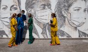 Einweihung eines Kunstwerks an der Mauer des São João-Krankenhauses in Porto am 19. Juni 2020. (© picture-alliance/dpa)