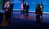 Joe Biden und Kamala Harris bei der Vorstellung ihres Teams in Washington am 24. November. (© picture-alliance/dpa/Carolyn Kaster)