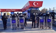 L'enceinte du tribunal chargé du procès à Ankara était surveillée par un important dispositif policier. (© picture-alliance/dpa)