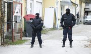 Police officers in Graz during Operation Luxor in November 2020. (© picture-alliance/dpa)
