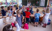 Children are back at school in the northern German state of Mecklenburg-Western Pomerania. (© picture-alliance/Jens Büttner)