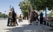 Taliban fighters on patrol in Ghazni, southwest of Kabul (© picture alliance/AP/Gulabuddin Amiri)