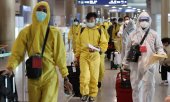 At Incheon Airport. South Korea has banned entry from eight south countries in southern Africa. (© picture-alliance/YONHAPNEWS AGENCY/Yonhap)