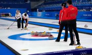 Kanada gegen China am Eröffnungstag der Winterspiele im gemischten Curling-Doppel. (© picture alliance / ASSOCIATED PRESS / Nariman El-Mofty)