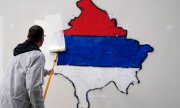 Среди прочего план предполагает, что впредь Сербия и Косово будут взаимно признавать паспорта, автомобильные номерные знаки и свидетельства об образовании. (© picture-alliance/AP/Вирджиния Майо)